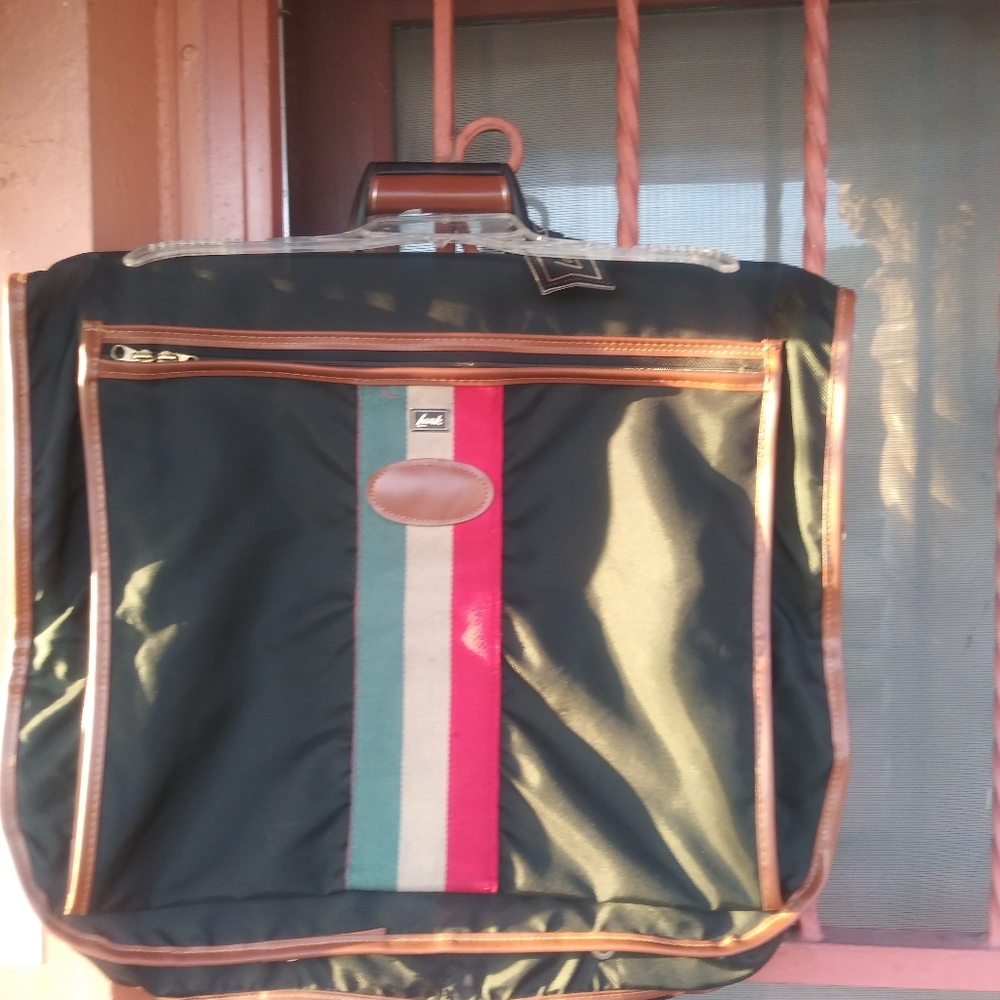 LARKS GARMENT BAG